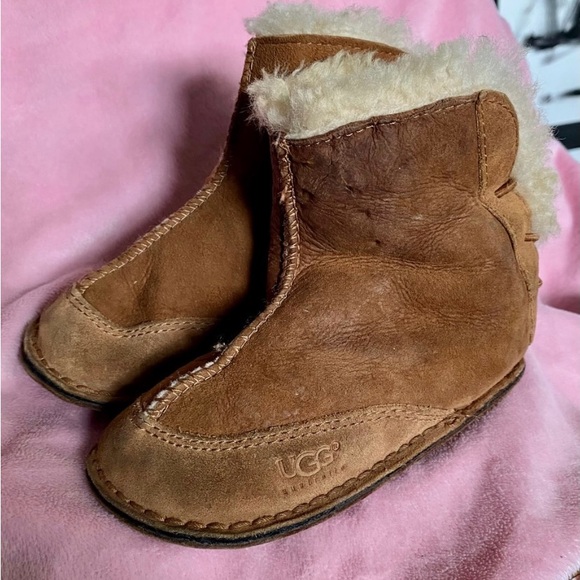 Toddlers Uggs - Picture 3 of 5
